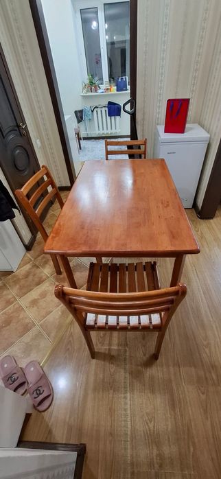 Продается стол со стульями