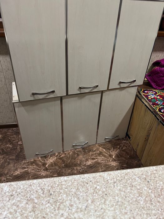 Кухонный шкаф в хорошем состоянии