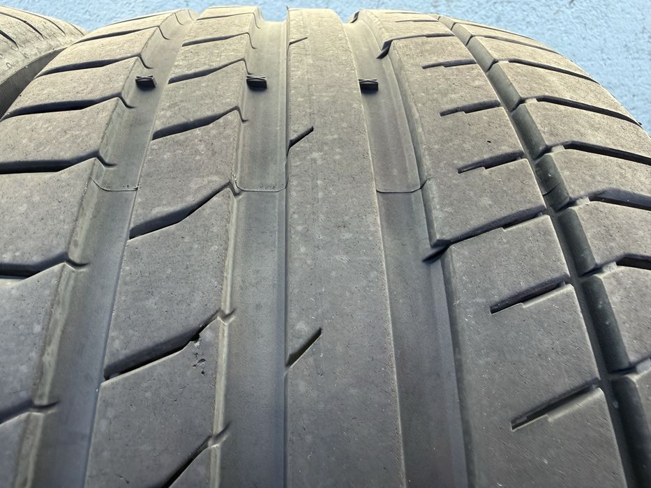 2бр 255/35/19 на 7+мм с 22дот Континентал