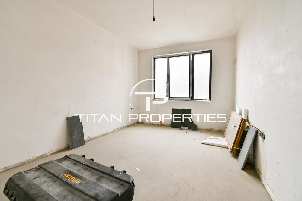 Тристаен за продажба в м-т Гърдова глава