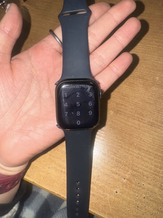 Продаю Apple Watch Series 7.