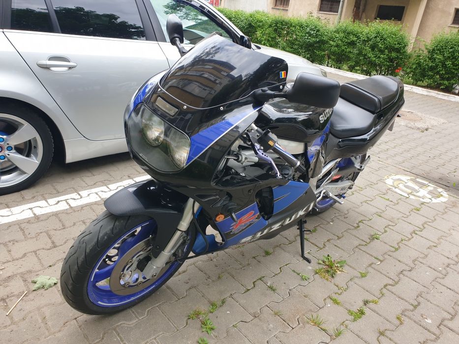 Vând SUZUKI GsxR 750