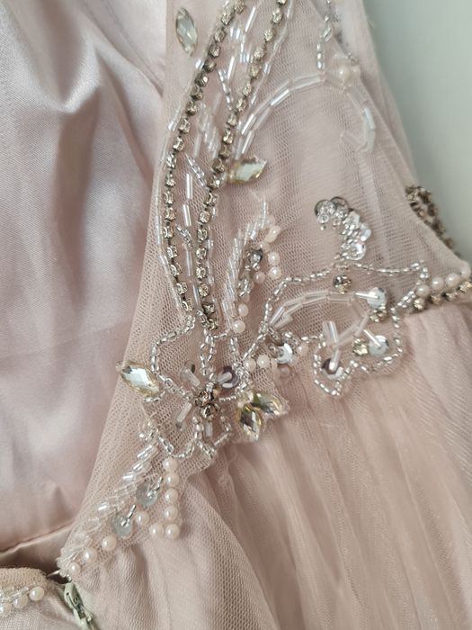 Нова официална рокля UNIQUE с етикет