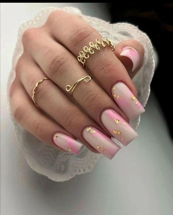 Маникюр, наращивание ногтей.