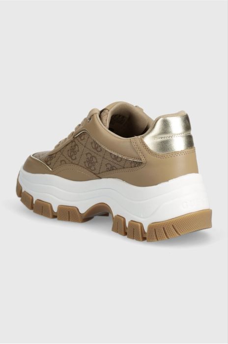 Vând sneakers din colecția Guess