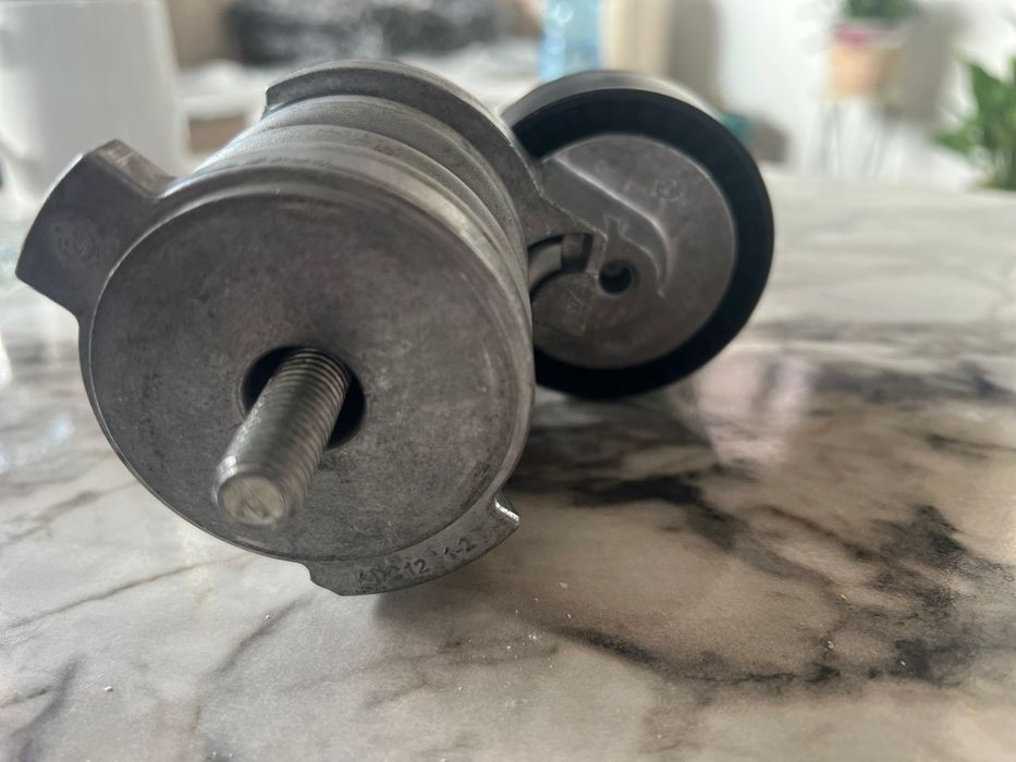 Обтяжна ролка за алтернатор INA за БМВ Е87