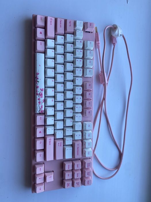 Клавитура от varmilo sakura