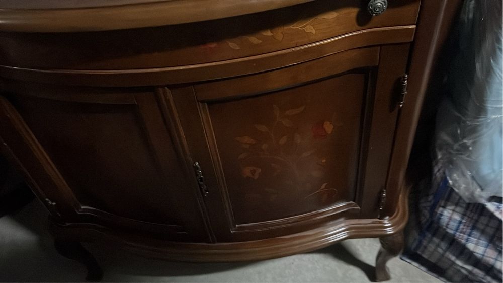 Пролается комод-консоль производства Италия бу в отличном состоянии