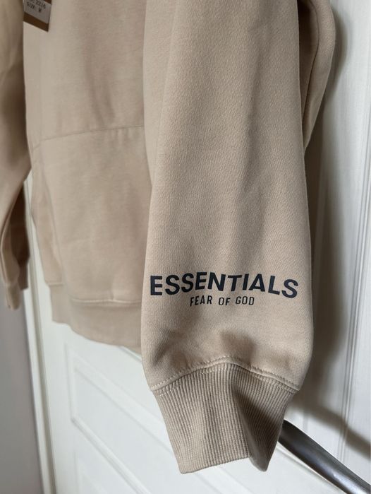 Суичър L Essential НОВ