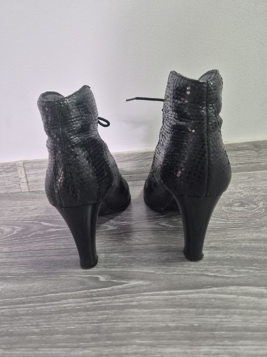 Botine negre cu toc