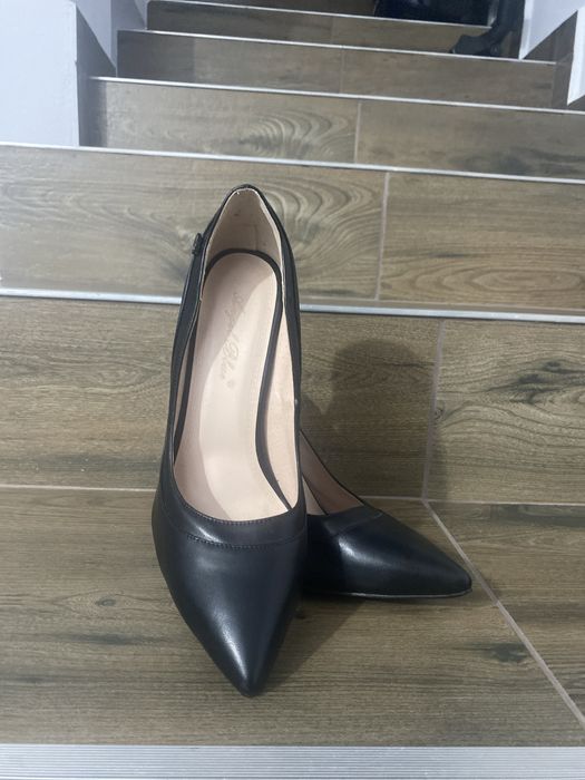 Pantofi stiletto