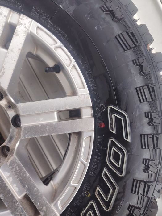 Продам комплект внедорожных шин с дисками