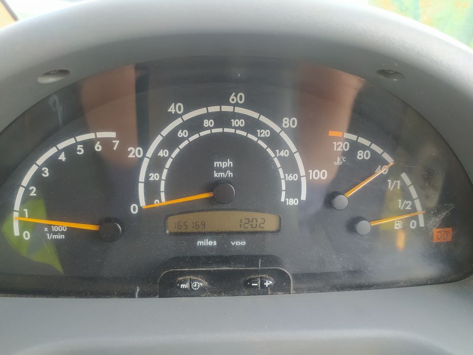 Vând autoutilitara Mercedes Benz 311 din2003 motor2.2  165 mile preț 2200 euro