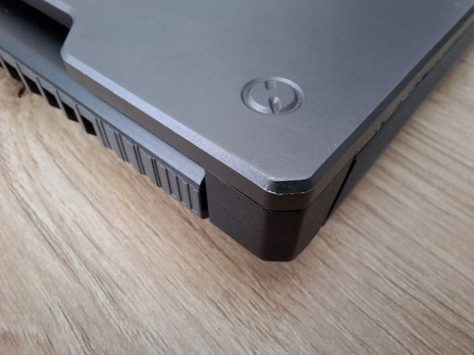 Продавам лаптоп ASUS TUF Gaming F17 (2022) - FX707ZC4-HX014