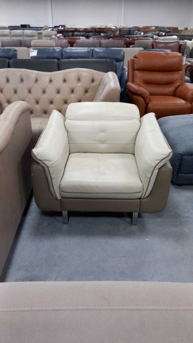 Кремав кожен фотьойл с бежова гарнитура "Positano"