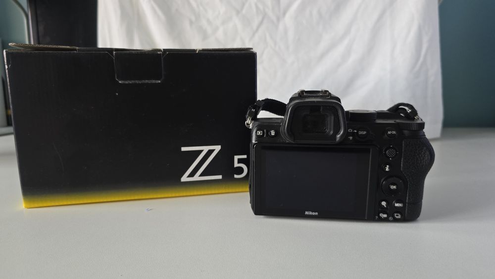 Nikon Z5 (Body) Пълен комплект, отлично състояние