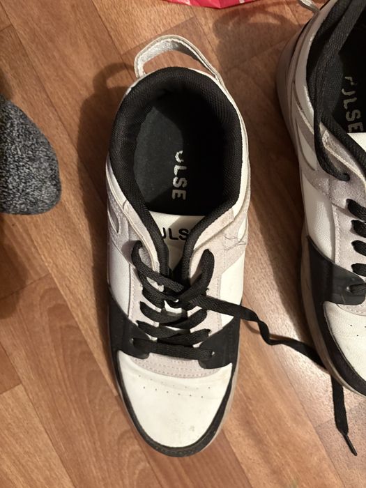 Продам кросовки на мальчика