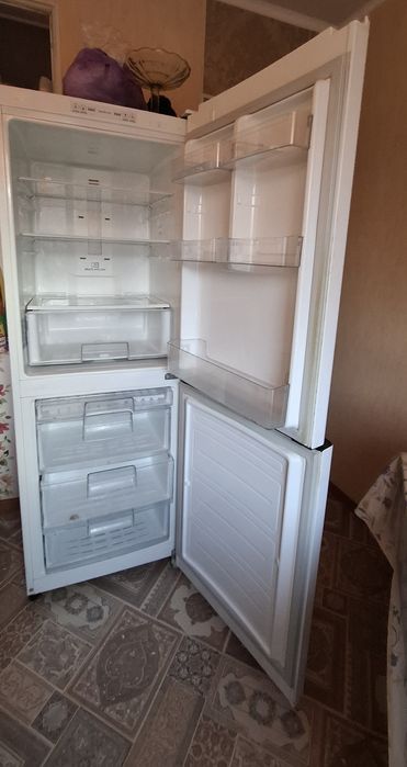 Продам холодильник LG