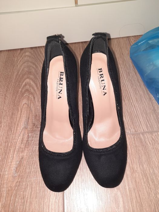 Продам туфли замшивые