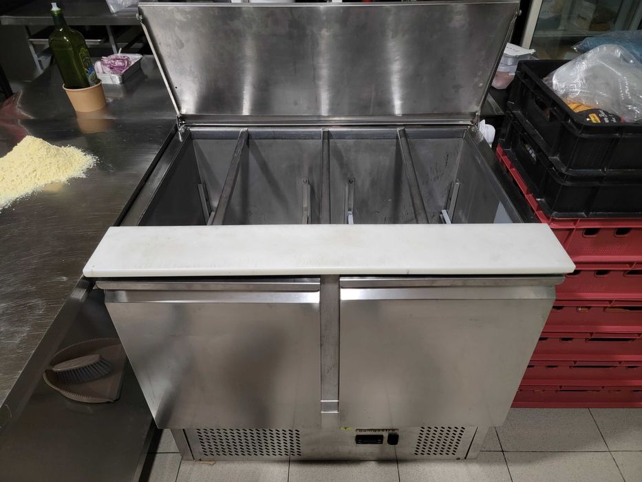 Салатен бар (витрина)