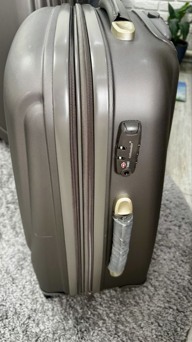 Продам чемоданы Ambassador Expander