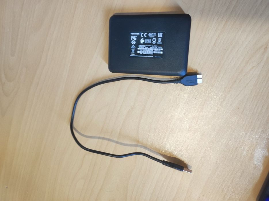 Toshiba (4 TB). Ползван е малко.