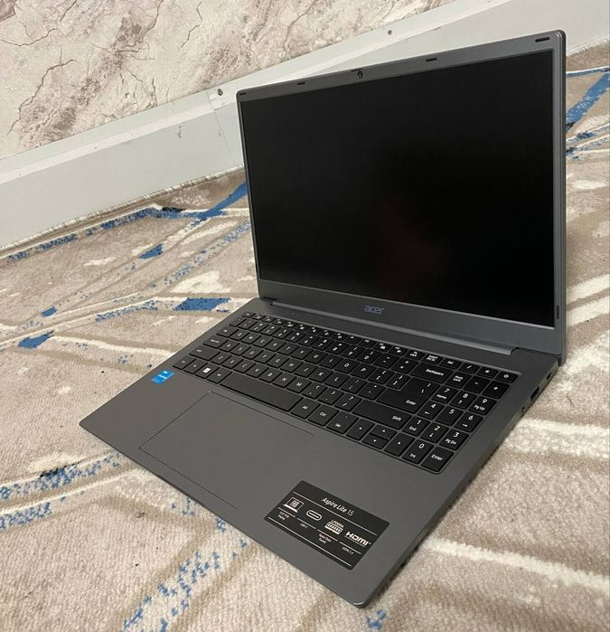 Notebook: Acer aspire lite