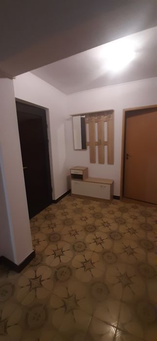 Închiriez URGENT apartament 4 camere decomandate