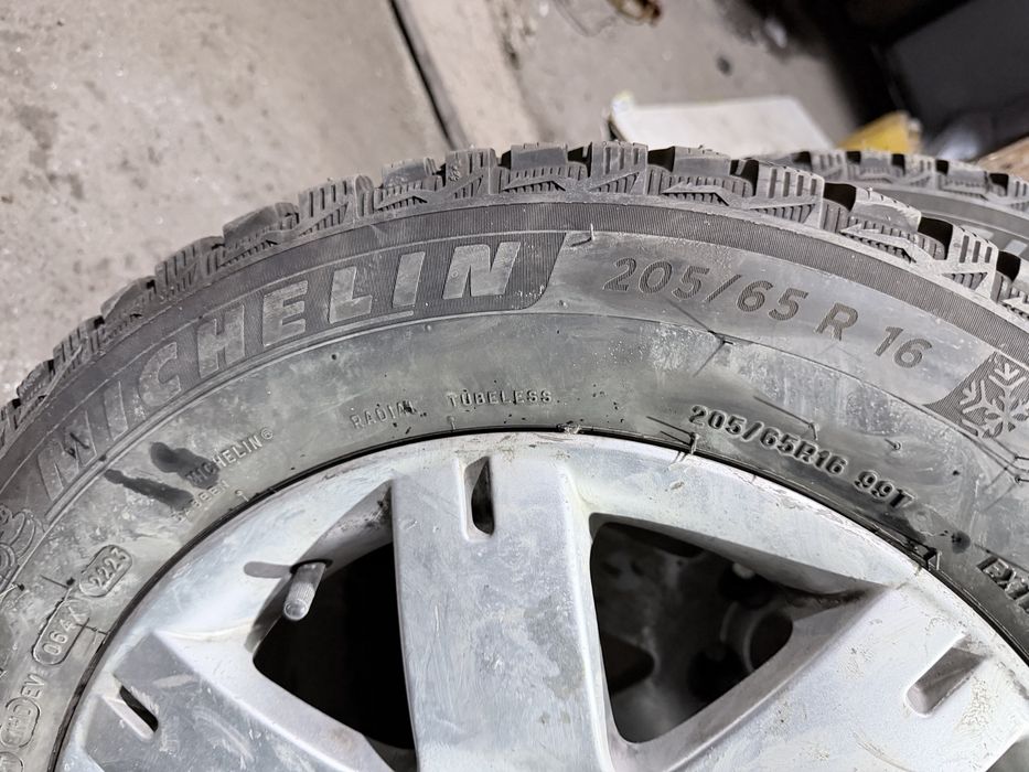 MICHELIN 205 65 R16