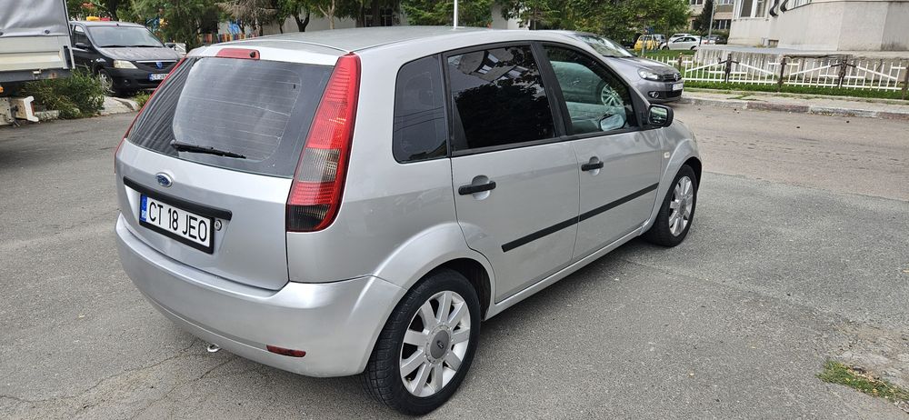 Ford fiesta 1.4 benzină stare bună acte la zii
