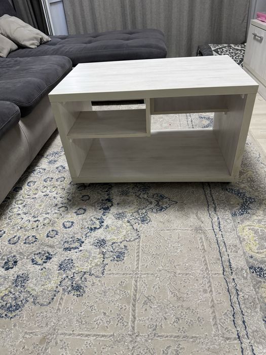 Журнальный столик на колесах