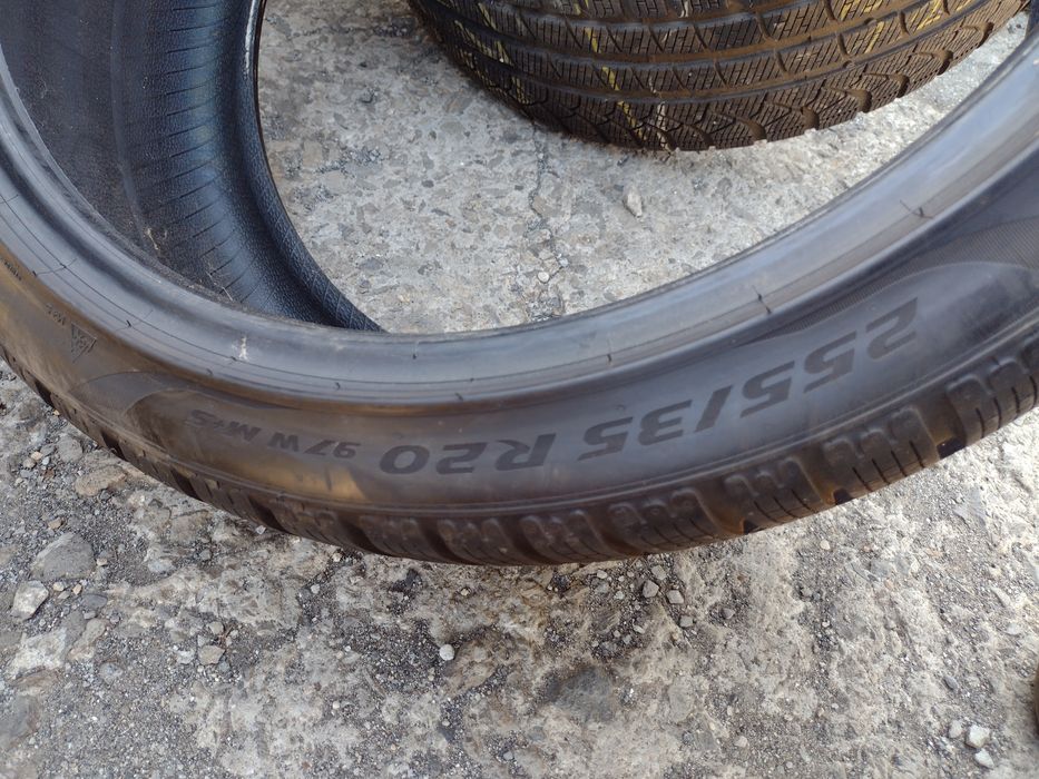 Почти нови 2бр.255/35/20 Pirelli P zero Winter dot2721