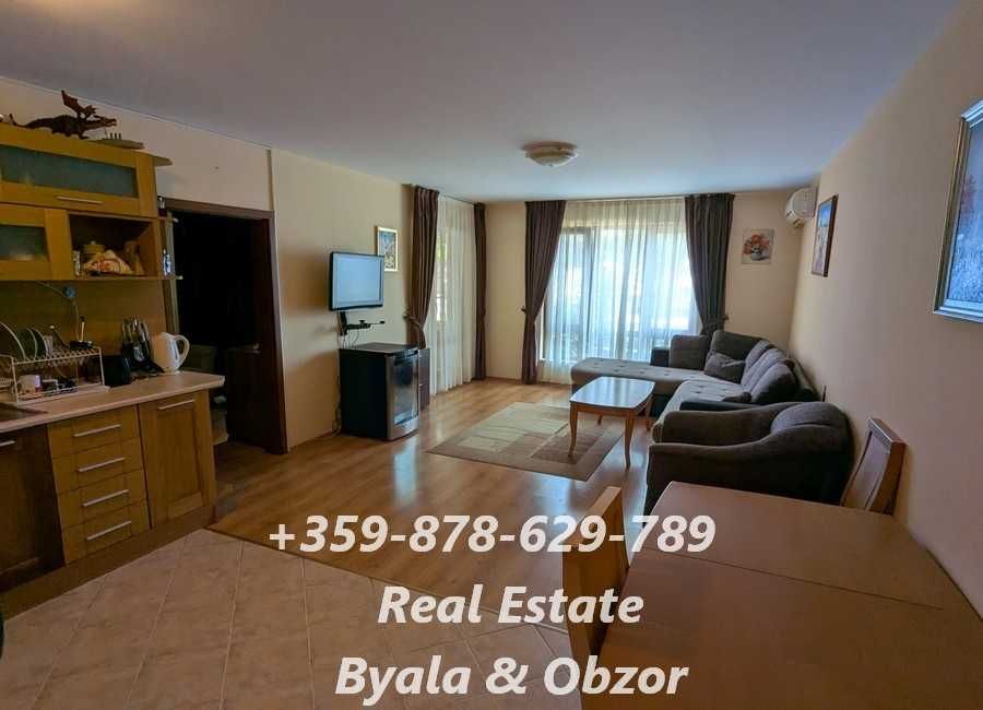 Просторен тристаен апартамент с голяма тераса