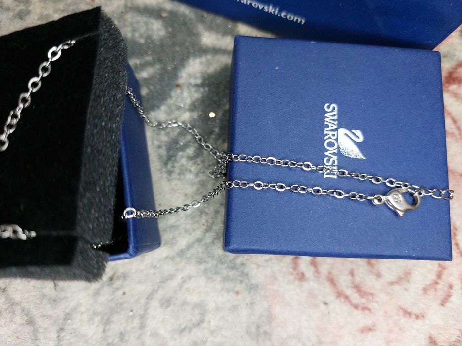 Set swarovski in cutie cadou cu punga cadou