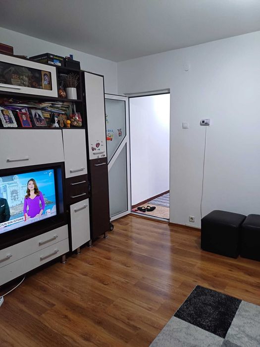 Apartament cu 2 camere etaj 3/sau schimb cu ap. 3 camere