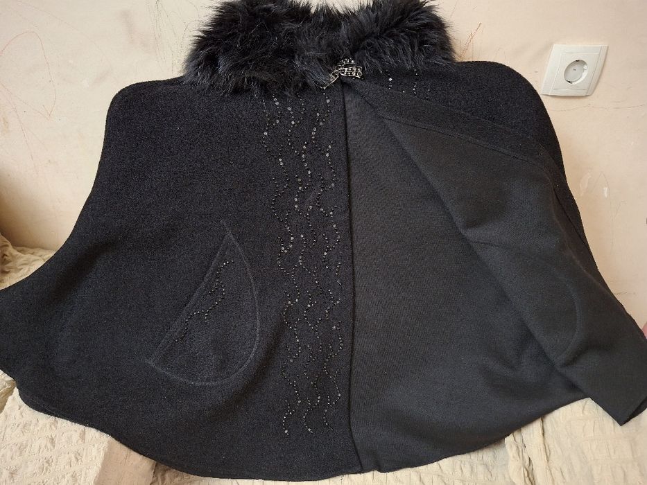 Продаётся женский кардиган пончо