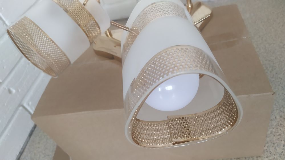 Продам люстру трехрожковую