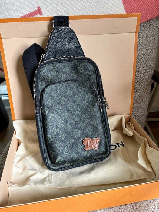 LOUIS VUITTON Sling Bag Avenue LE 2022