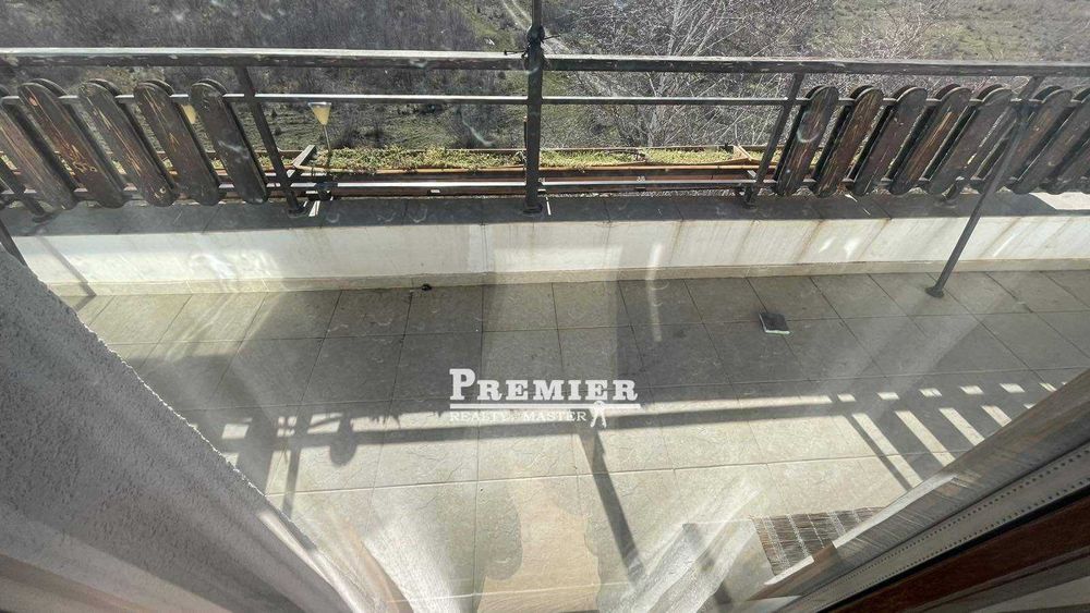 Предлагаме за продажба  тристаен апартамент в района на Чолакова чешма