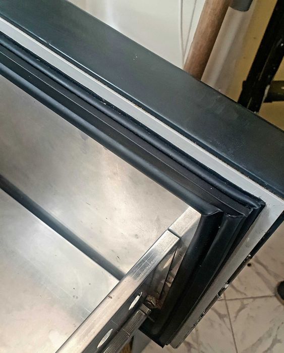 Плюсова Хладилна маса 175см