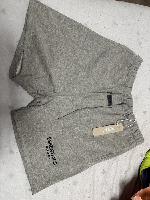 Pantaloni scurti essentials marimea m