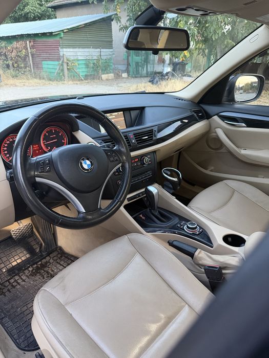 продавам BMW X1. пълен M пакет