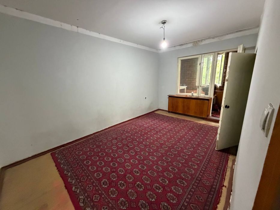 Продается б/у мебель, ковер, холодильник