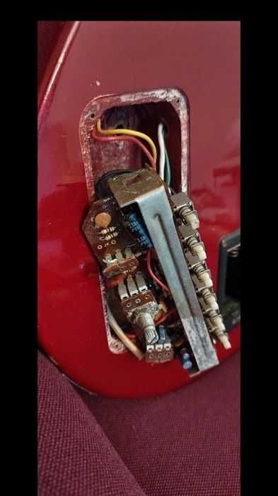 Cort Effector Les Paul anii 1970, efecte încorporate chitară electrică