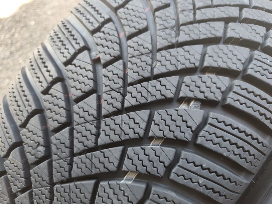 225/40/18" 4бр Bridgestone blizzak lm005,dot2725,7mm