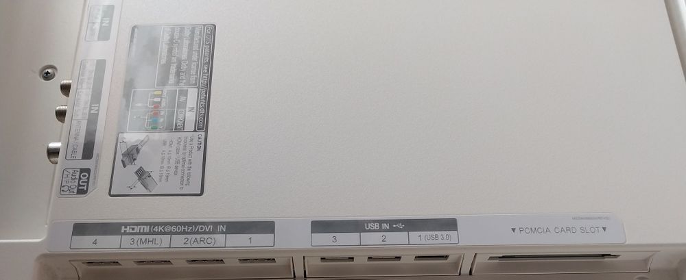 Большой 4К смарт телевизор LG 140см.