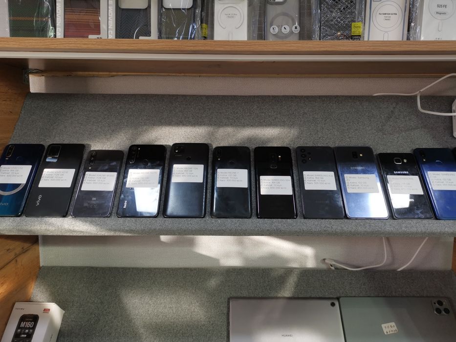 Telefonlar sotiladi knopkali 100.000som qogan narxi orqasida yozilgan