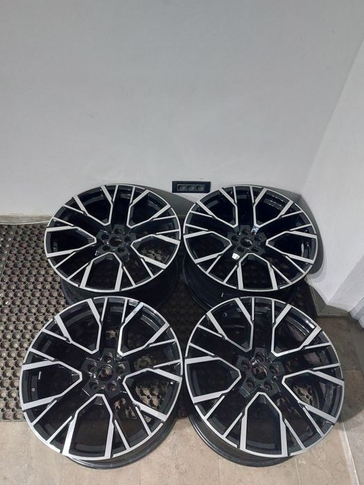 jante bmw x5 f95 g05 x6 f96 g06 m 818 faţa 21
10,5j / spate 22 11,5j