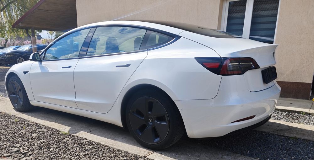 Tesla model 3 dual motor.