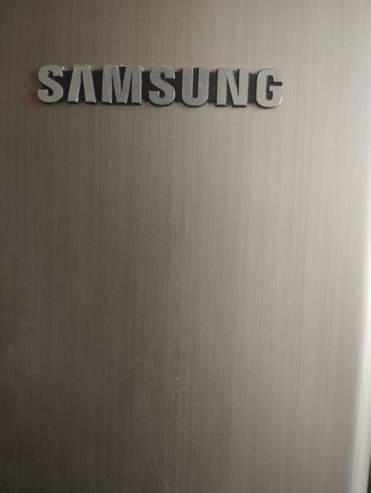 Холодильник Samsung